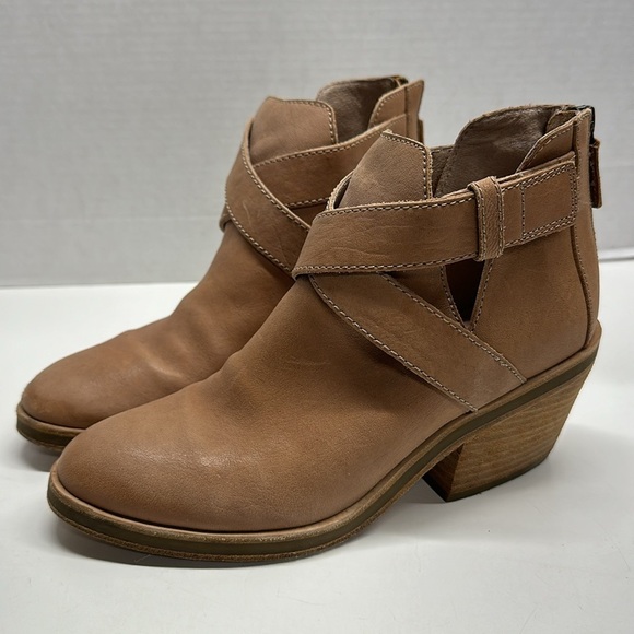 Eileen Fisher Derby Booties Short Ankle Boots Cross Strap Italian Leather 7.5 - Picture 2 of 9